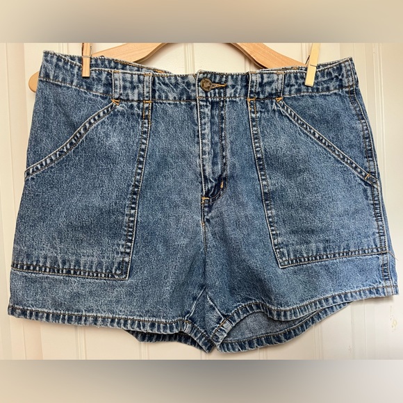 VINTAGE REAL CLOTHING - Shorts - Ladies 9 - Picture 2 of 4